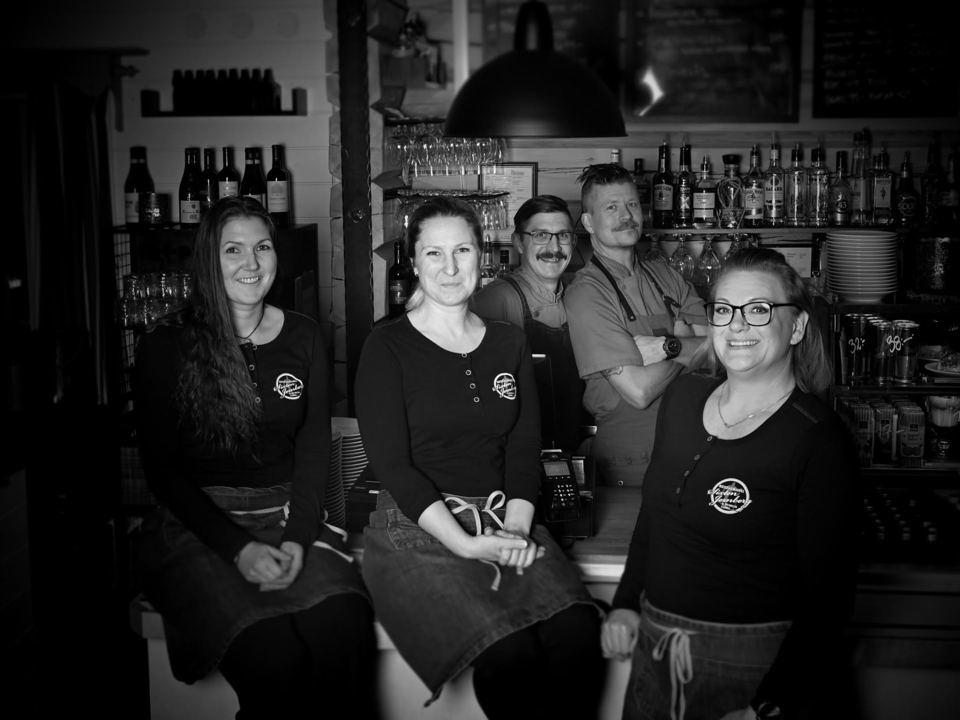 Personalen på Restaurang Sixten bakom baren